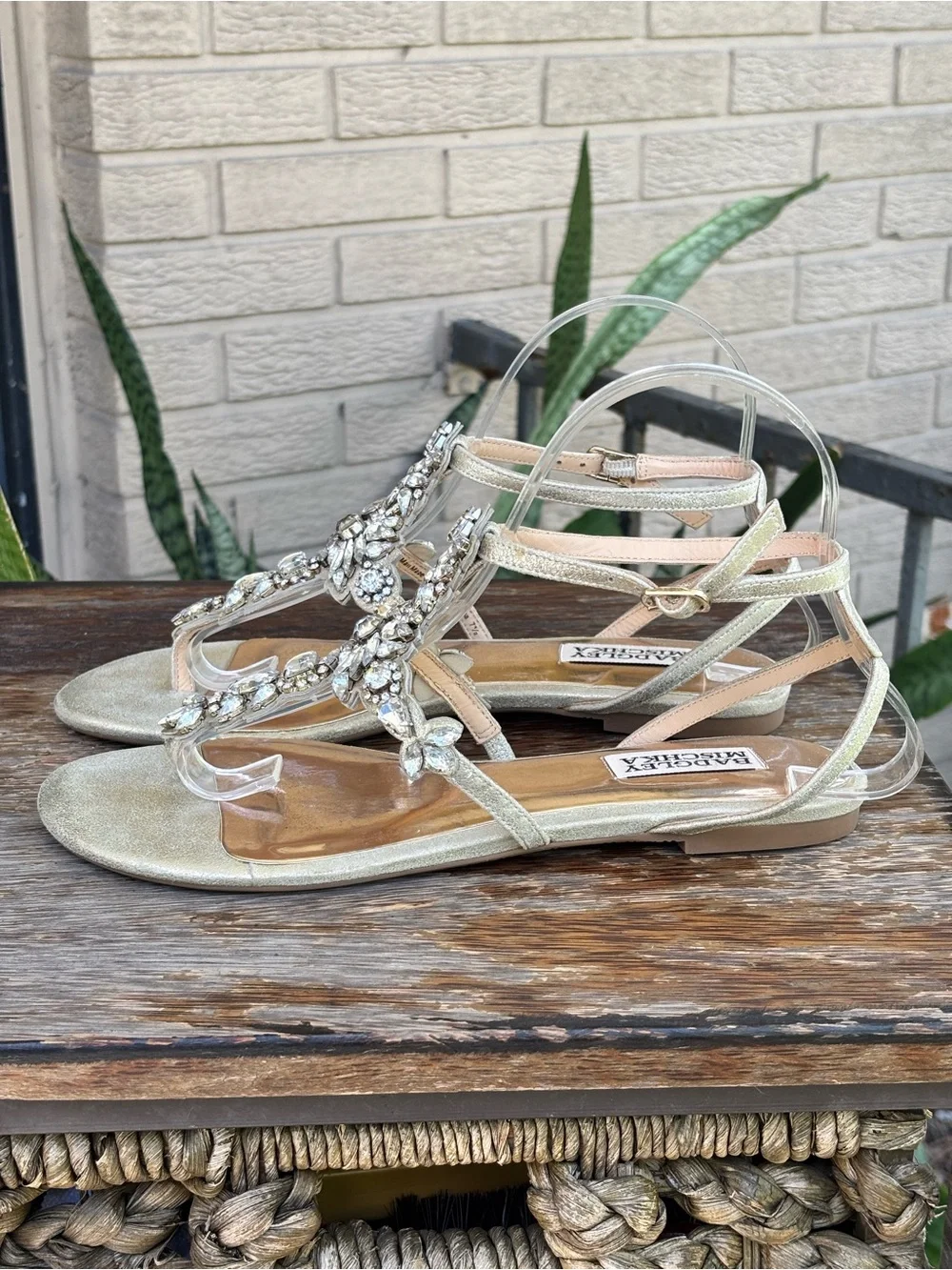 Badgley Mischka Cara Gold Crystal Embellished Flat Thong Dress Sandals Size 7.5